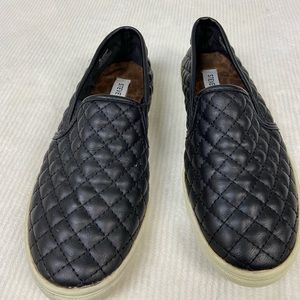 Steve Madden slip on Black shoes shoes size 5